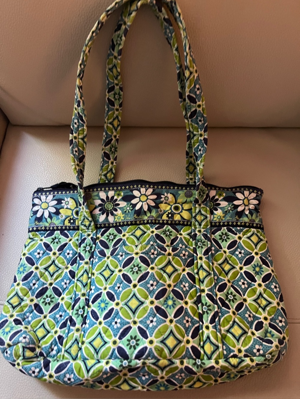 Vera Bradley Quilted Floral Zippered Daisy Print Bag